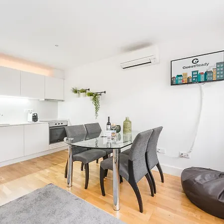 Guestready - Bright In The Heart Of *