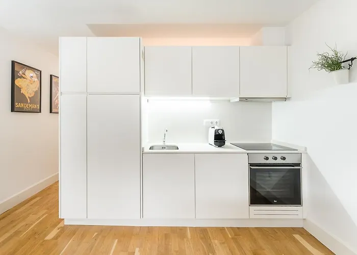 Guestready - Bright In The Heart Of Daire