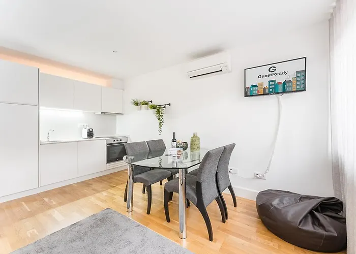 Guestready - Bright In The Heart Of *